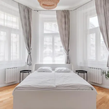 Days - Elegant Near Wenceslas Square Apartment Prague